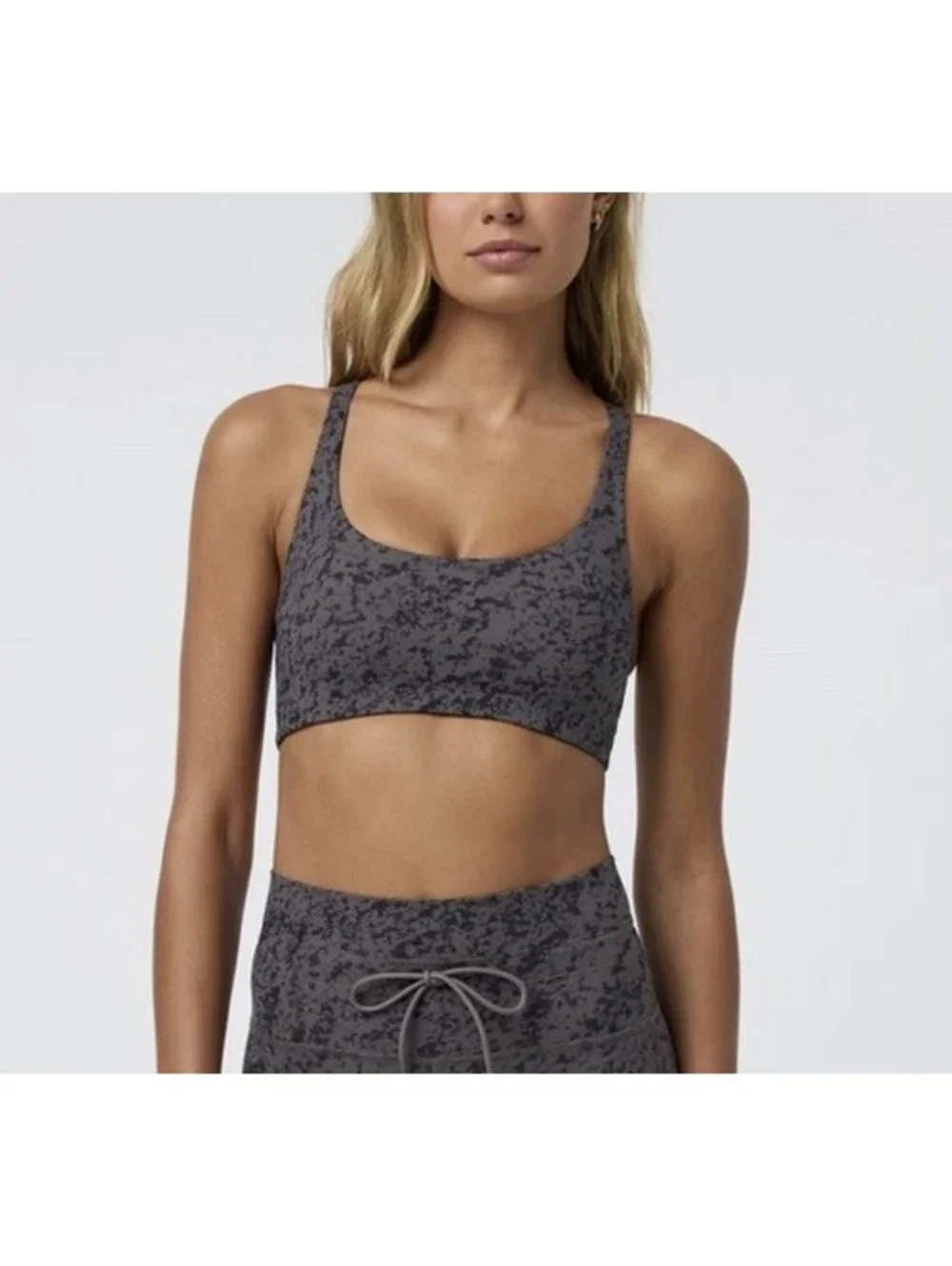 Vuori Yosemite Sports Bra in Chia Stucco Size S